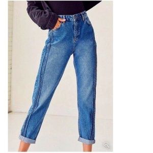 BDG Pintuck  High Rise Pleated Detail Mom Slouchy Jean Size 26